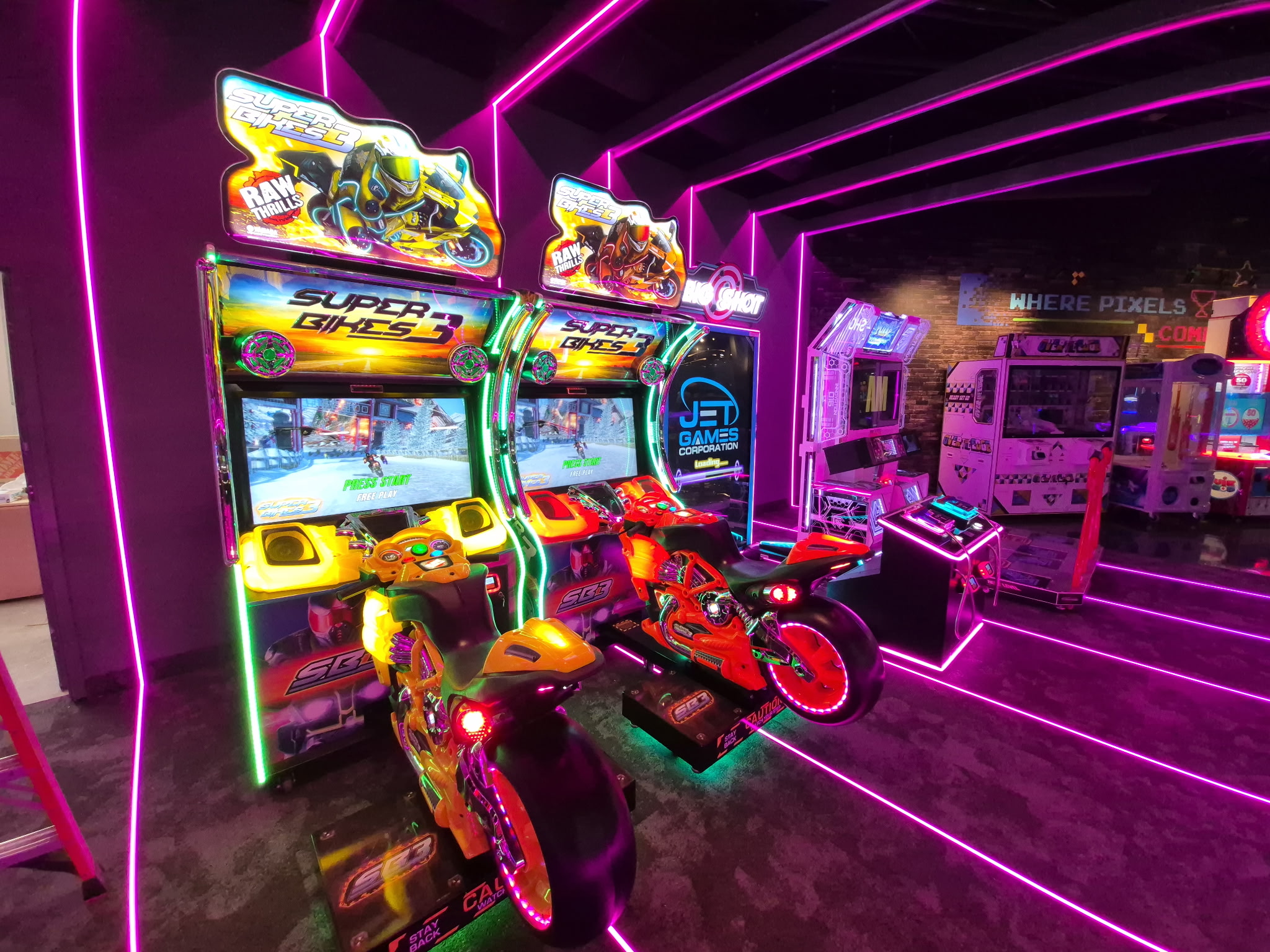 Group enjoying virtual reality headset games in Toronto gaming arena | pac man | zone bowling | claw machine | food places near me | bowling alley near me | bowling alley |something to do near me